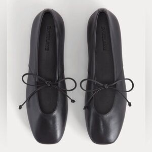 Everlane Leather Keyhole Flat - black, 9